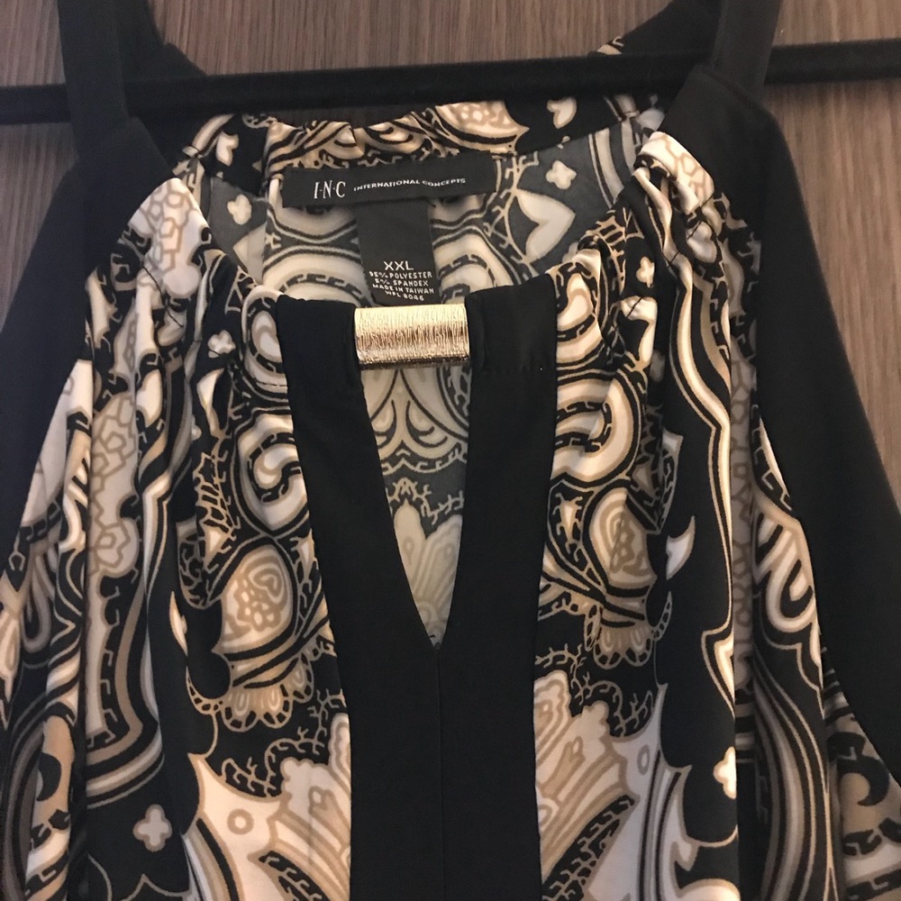 Soft flowy top! 2X10❤️